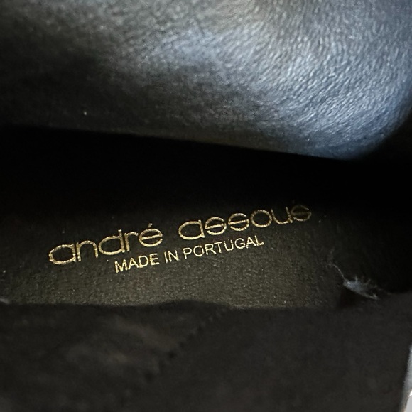 Andre’ Assous black leather ankle boots 
Size 9 - Picture 9 of 10